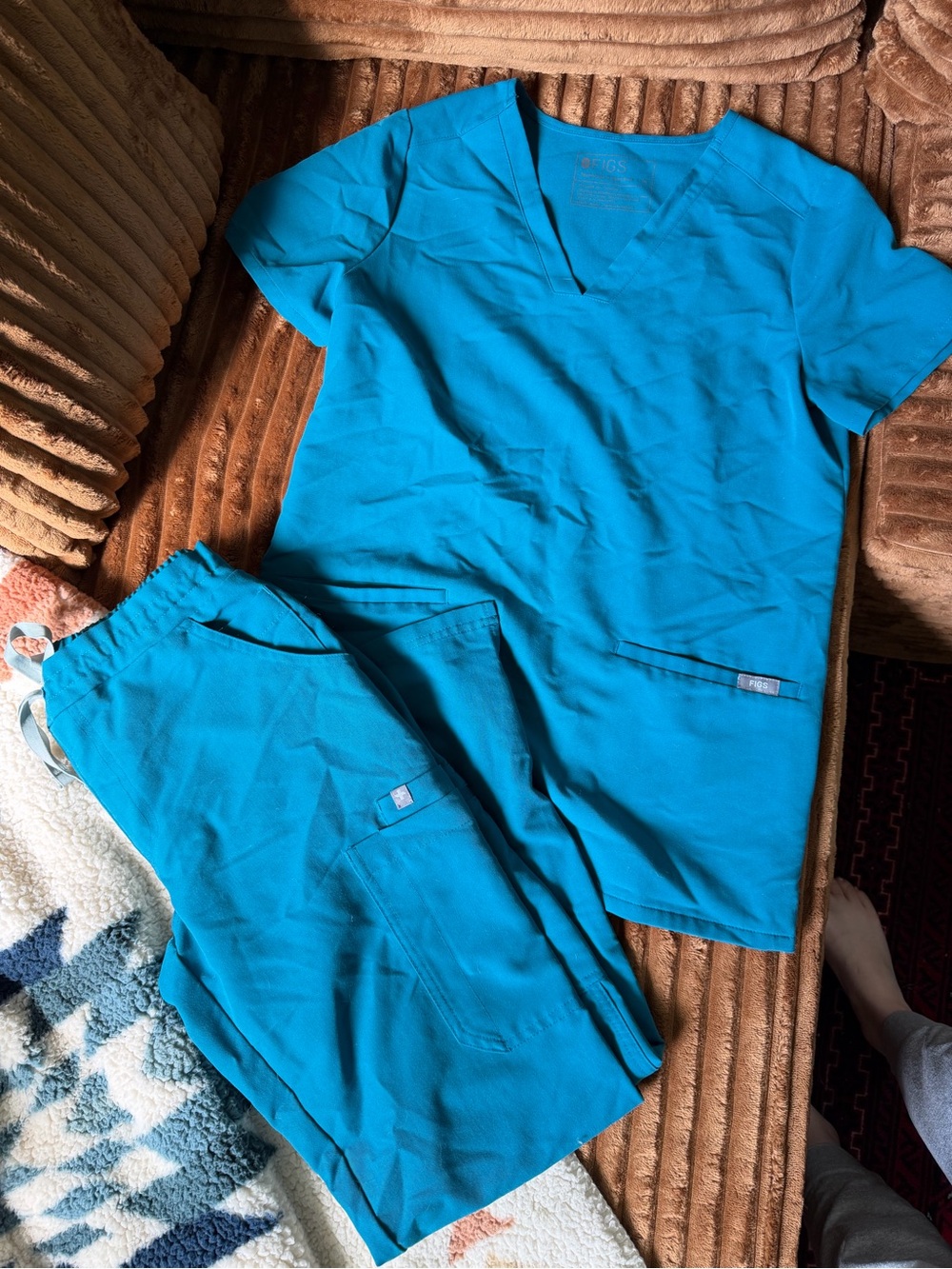 FIGS scrubs never worn in teal blue with cream/grey tie XS top and XS/P bottoms